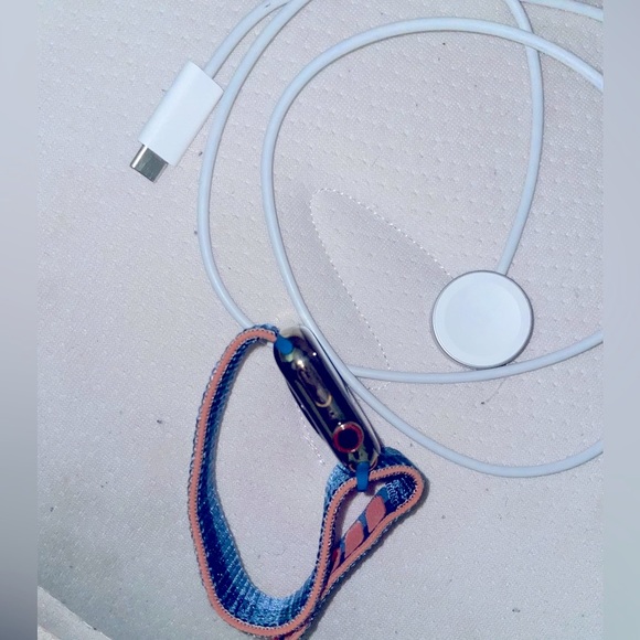 Apple Watch Series 7 - Picture 2 of 4